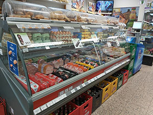 Salame, sirevi, jaja, kruh i peciva u Vema trgovini